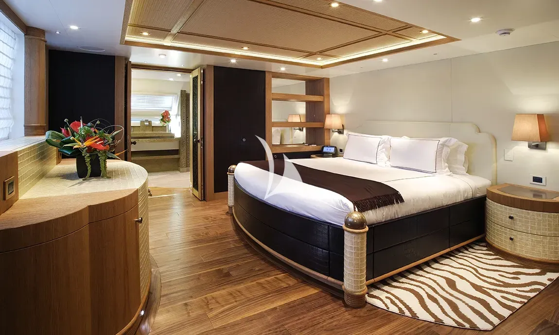 HEMISPHERE - interior 6