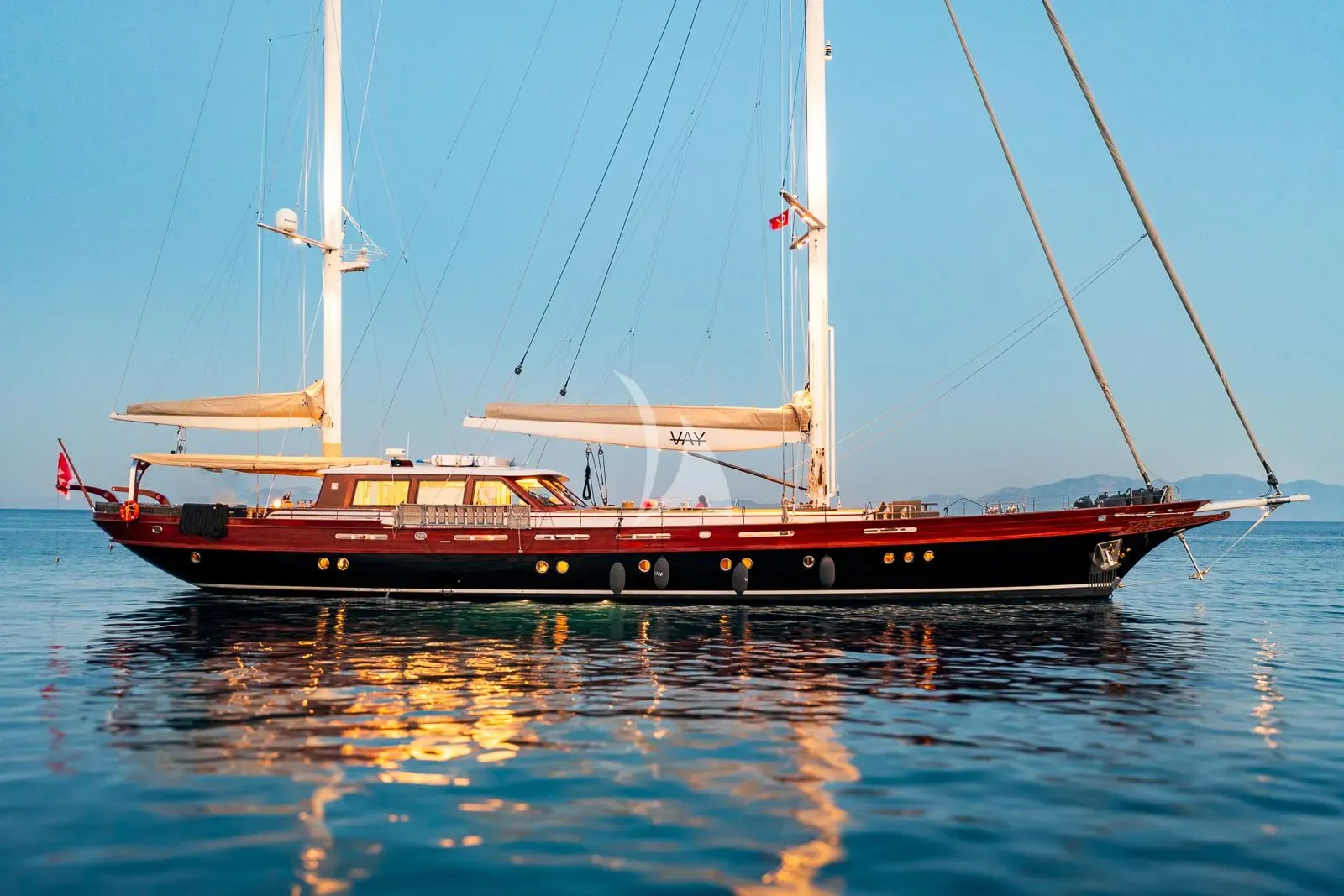 VAY yacht photo