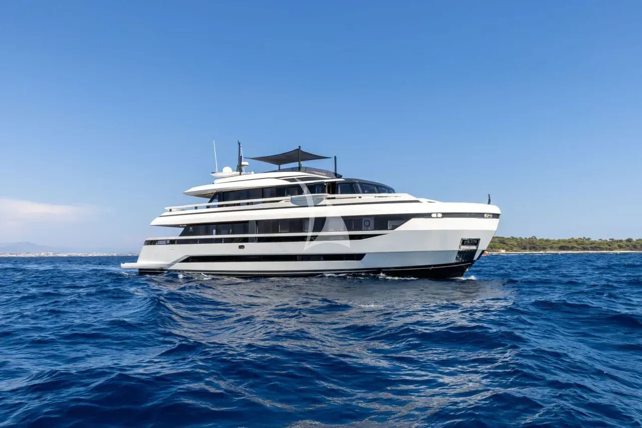 UILIA luxury yacht