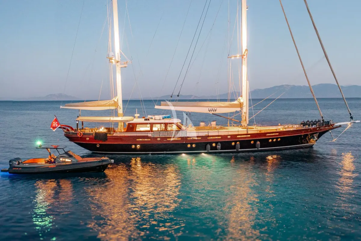 VAY yacht photo