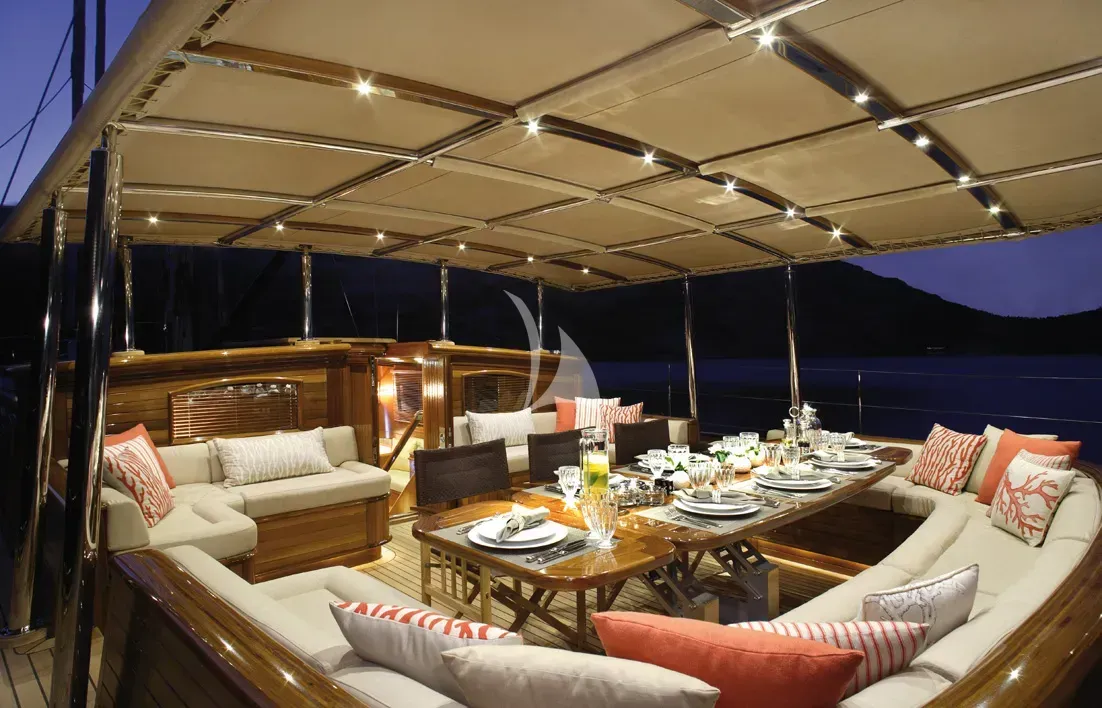 EUGENIA VII - exterior 2