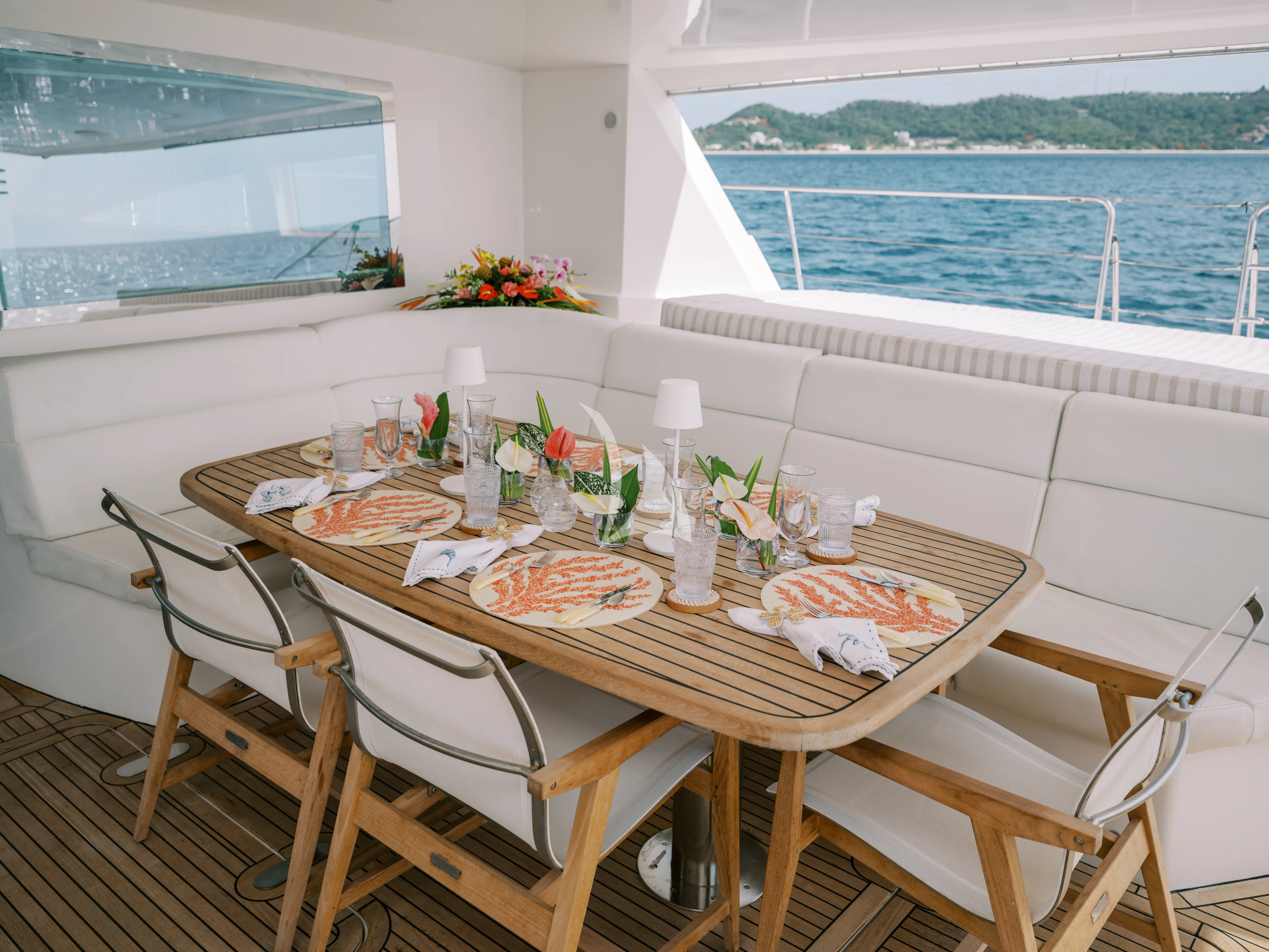 Avanti yacht photo