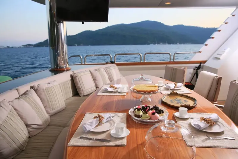 Forty Love yacht photo