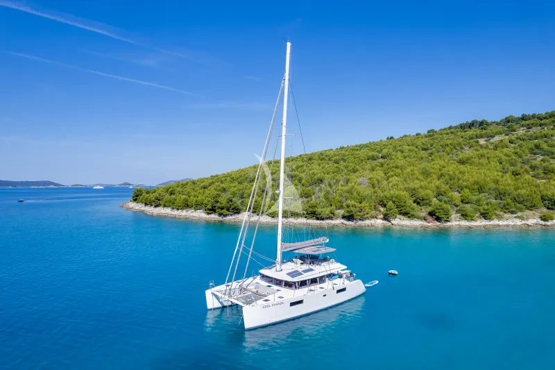 Cool Change yacht photo