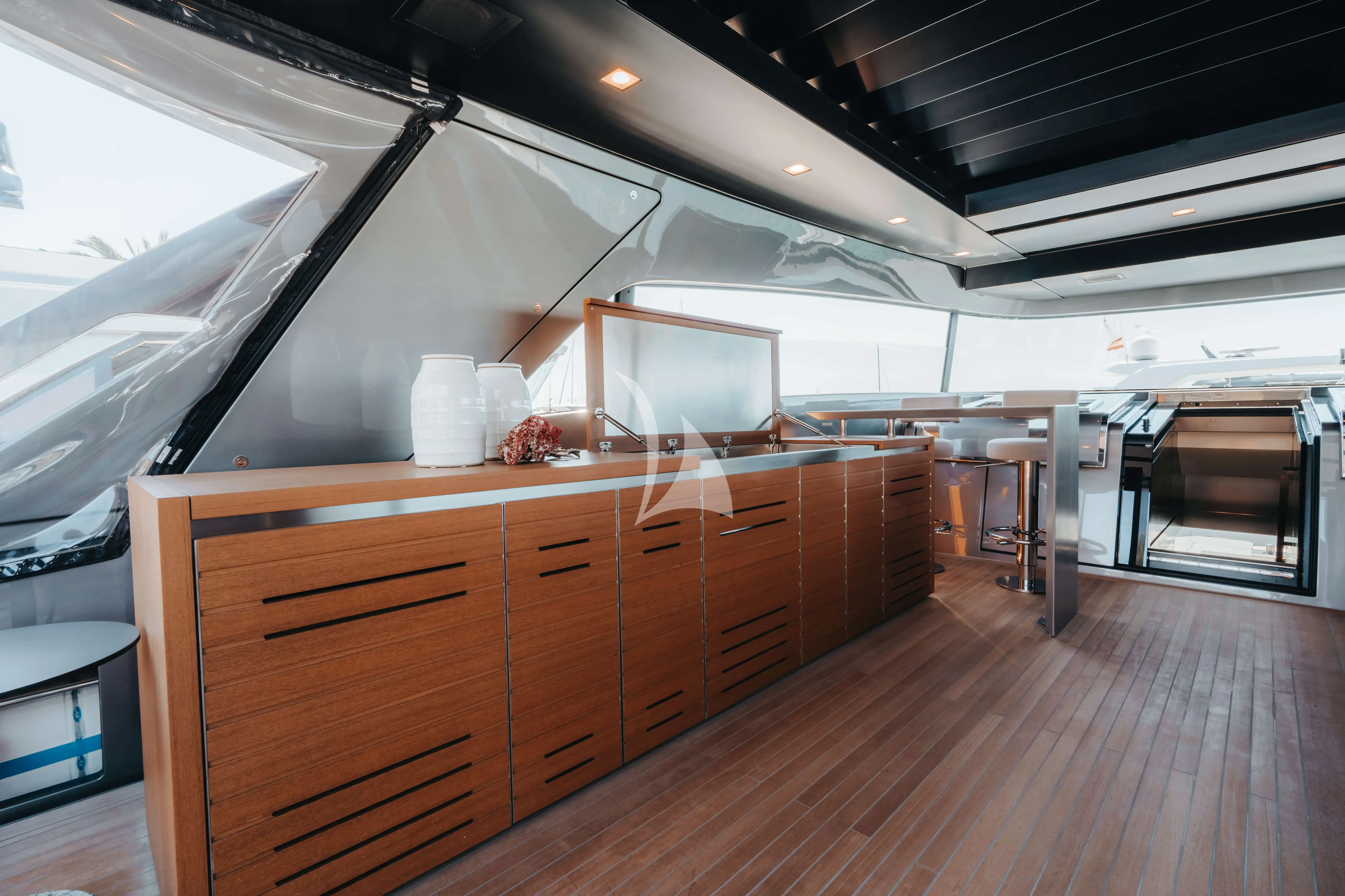 DRAGONFLY I luxury yacht
