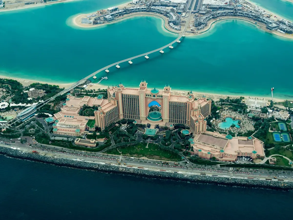 Dubai luxury yacht charter