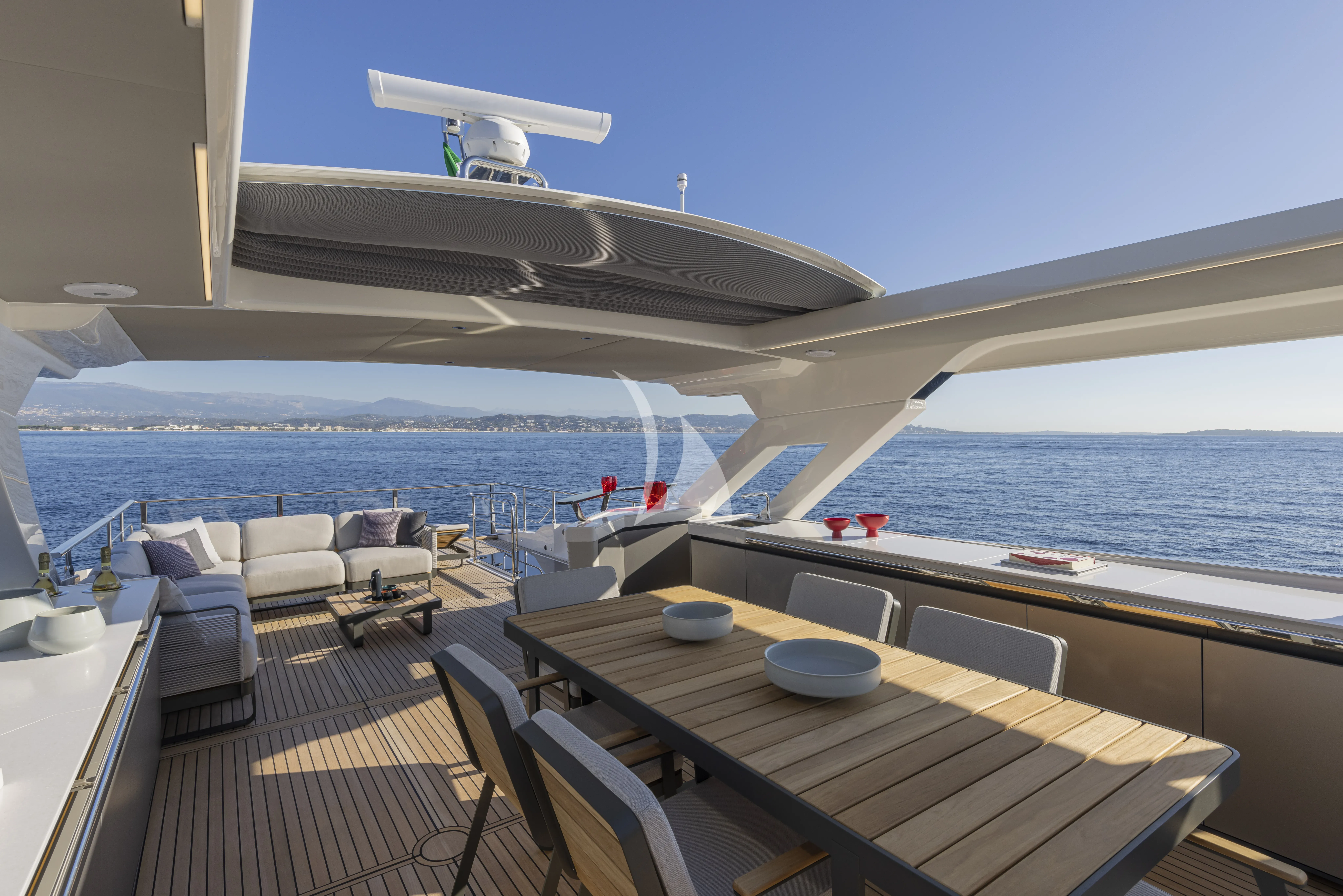AZUR yacht photo
