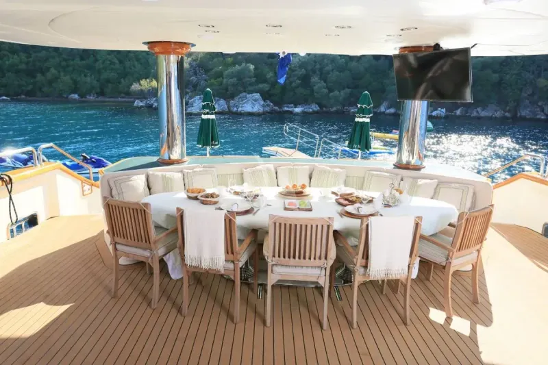 Forty Love yacht photo