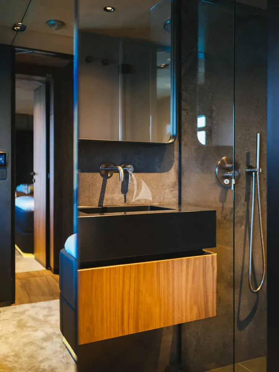 AMBER ONE - photo 12