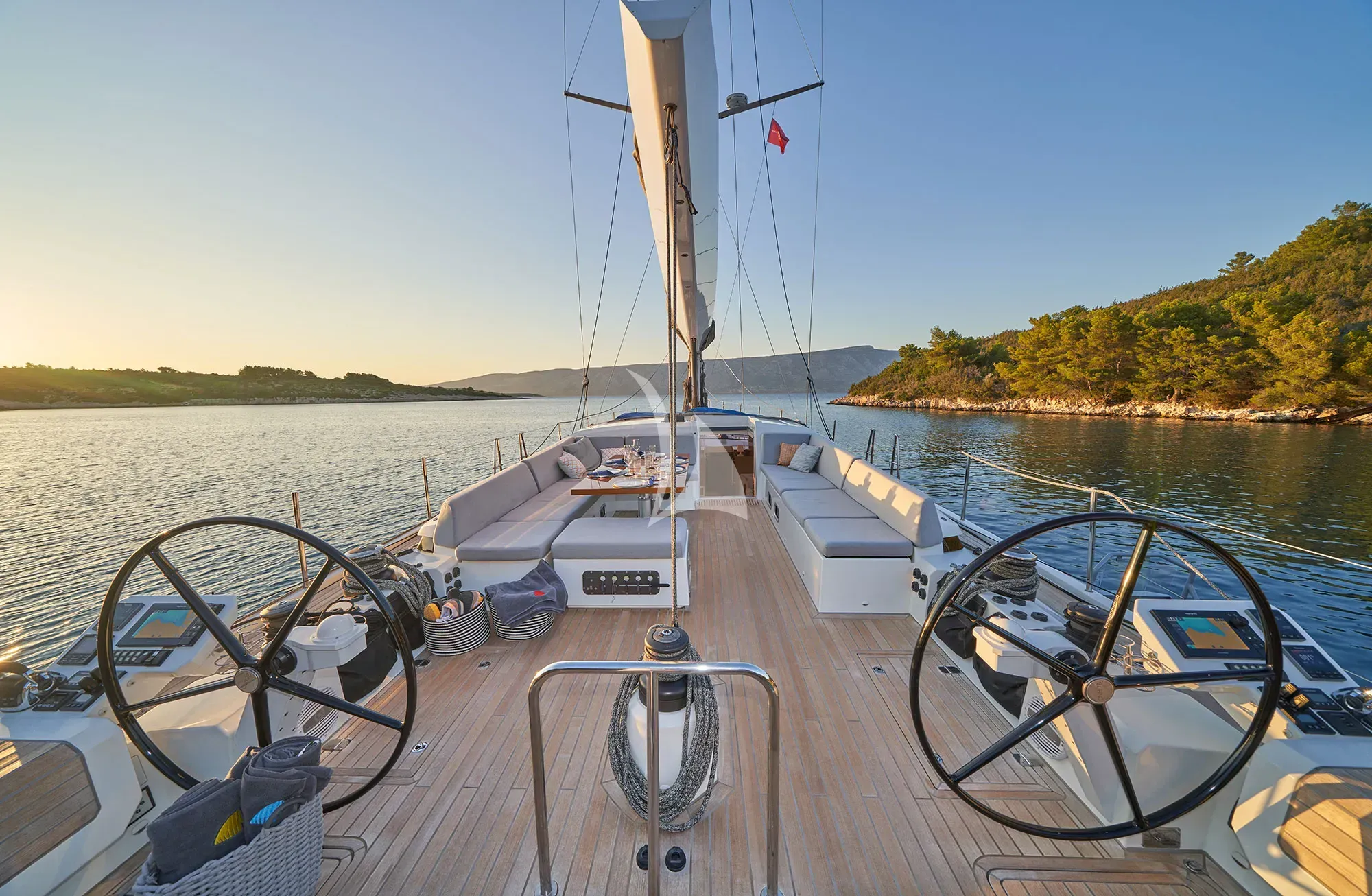 Aenea yacht photo