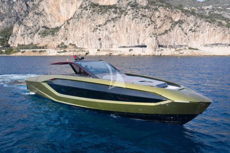 Fast One - exterior 2