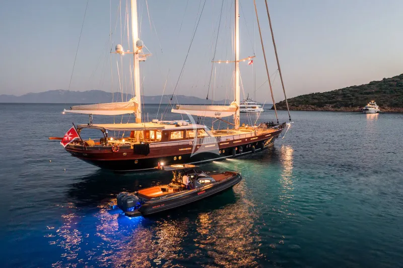 VAY yacht photo
