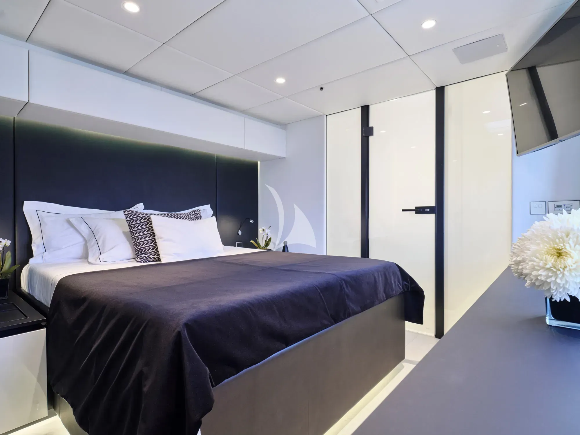 ABOVE & BEYOND - photo 10