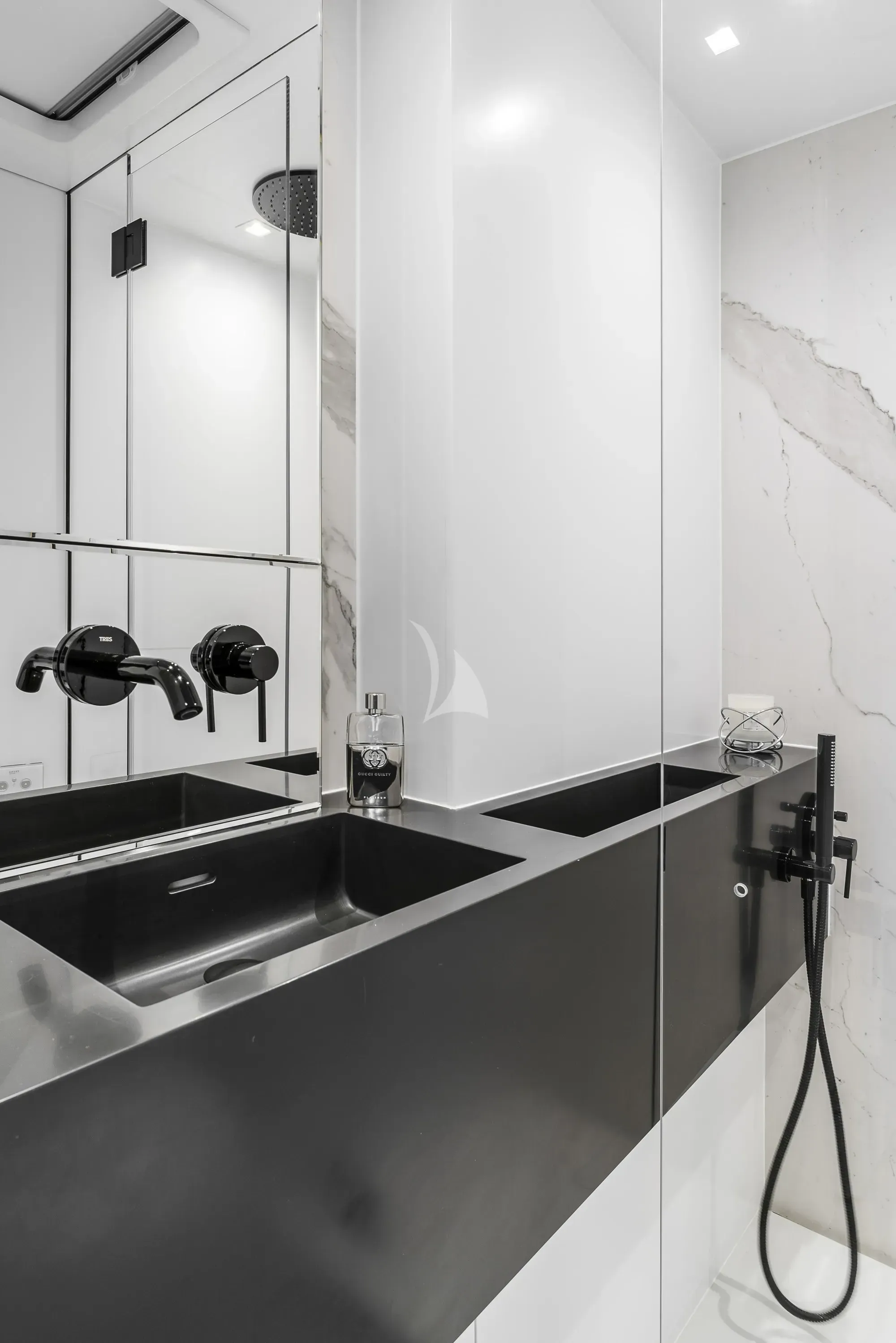 FEEL THE BLUE - photo 12