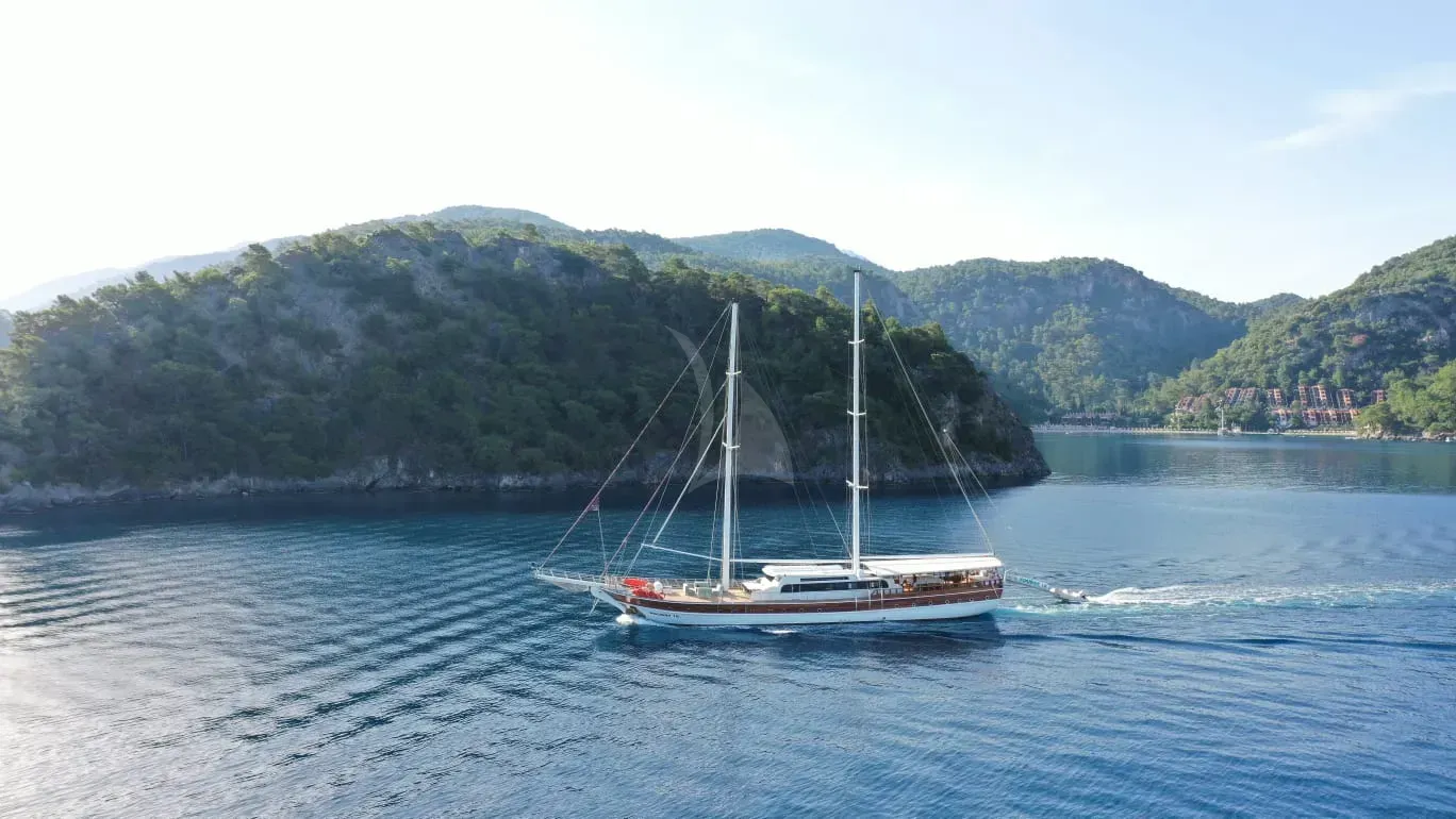 HOLIDAY X yacht photo
