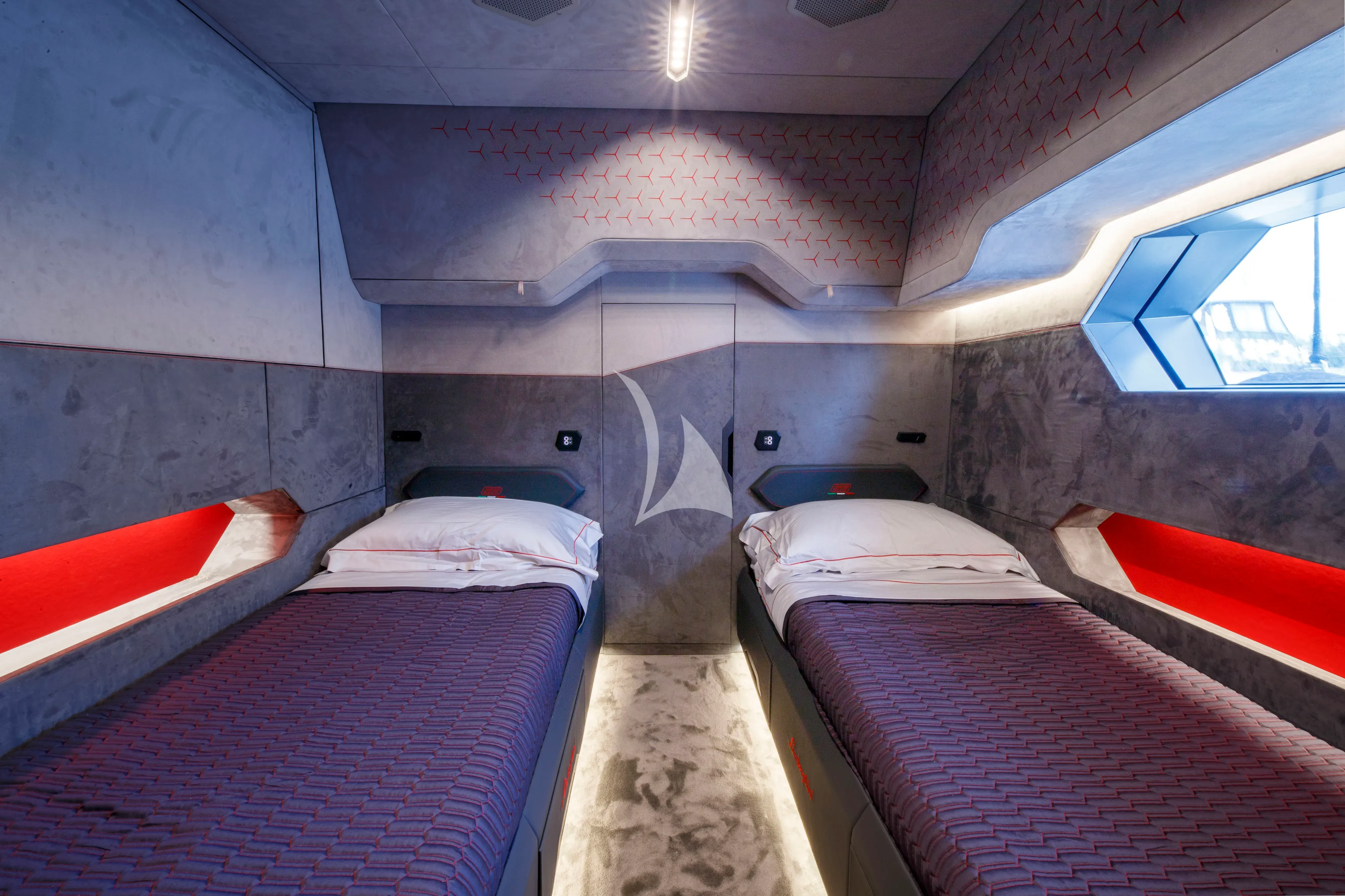 Fast One - interior 5