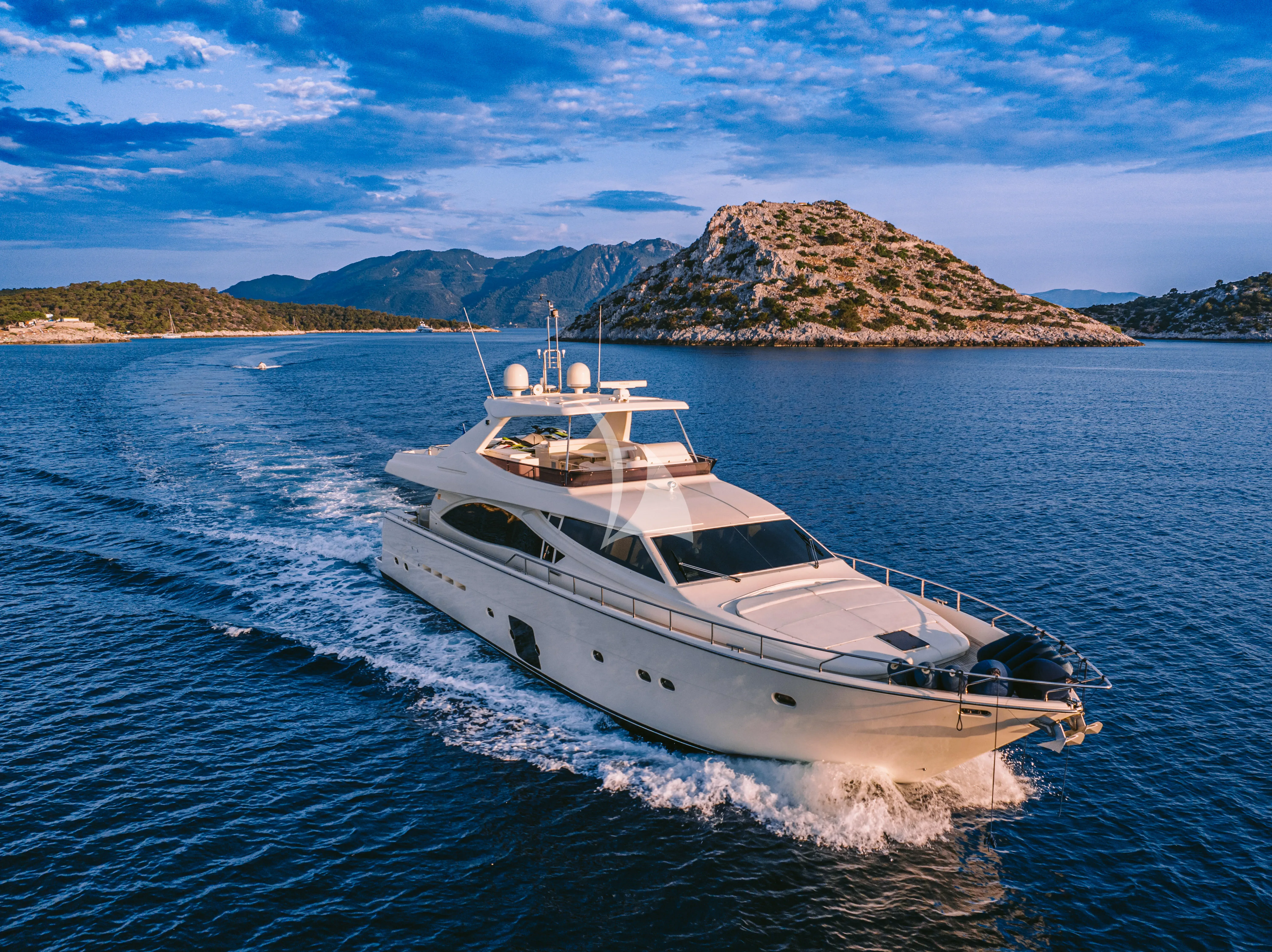 MAYBE NOT yacht photo