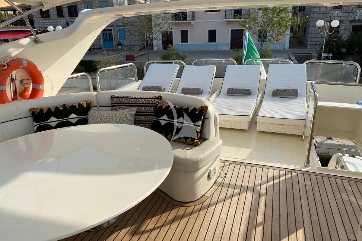 MAGIC SIX yacht photo