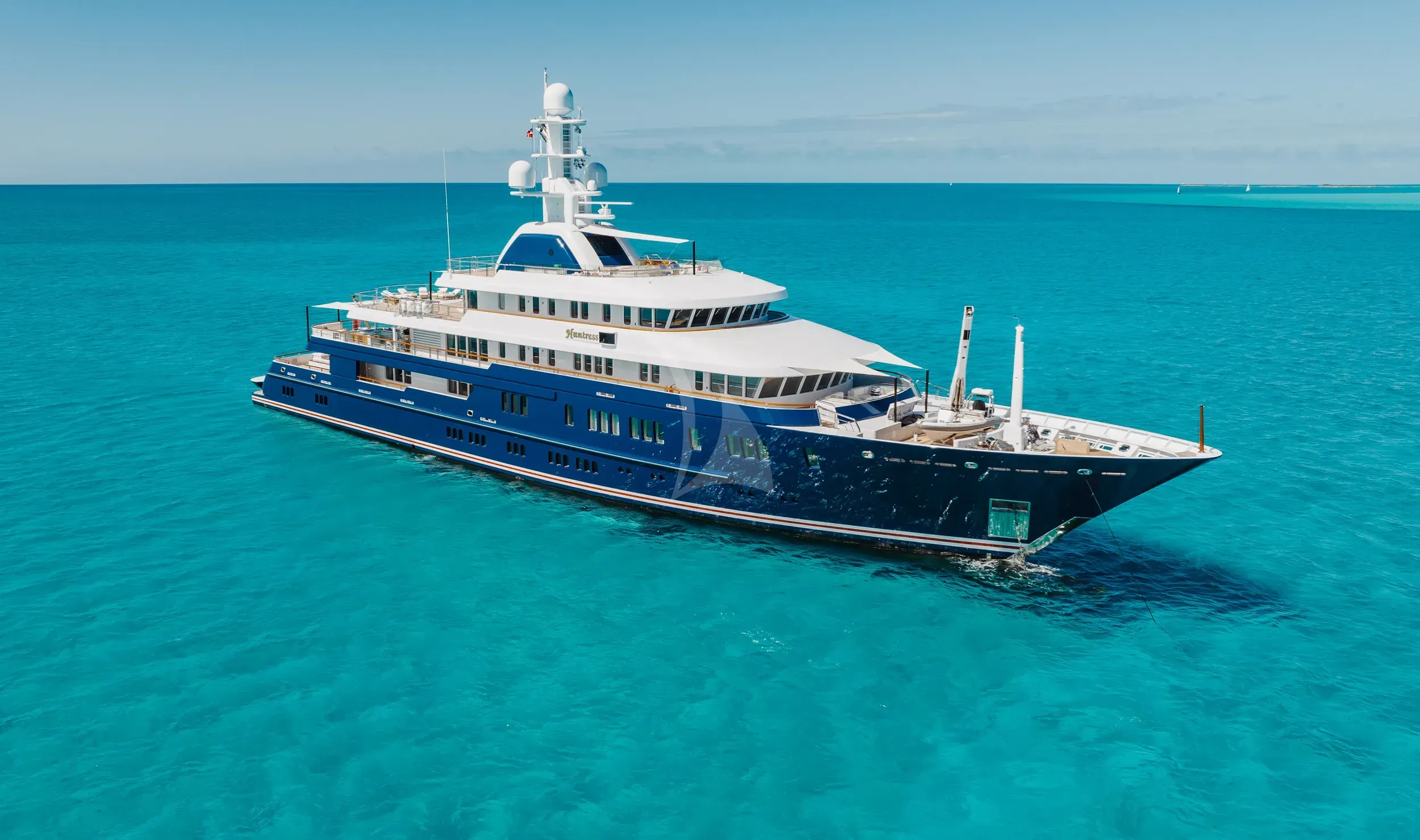 HUNTRESS luxury yacht