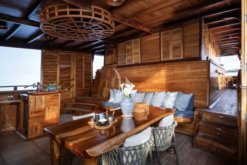 SEQUOIA - interior 4