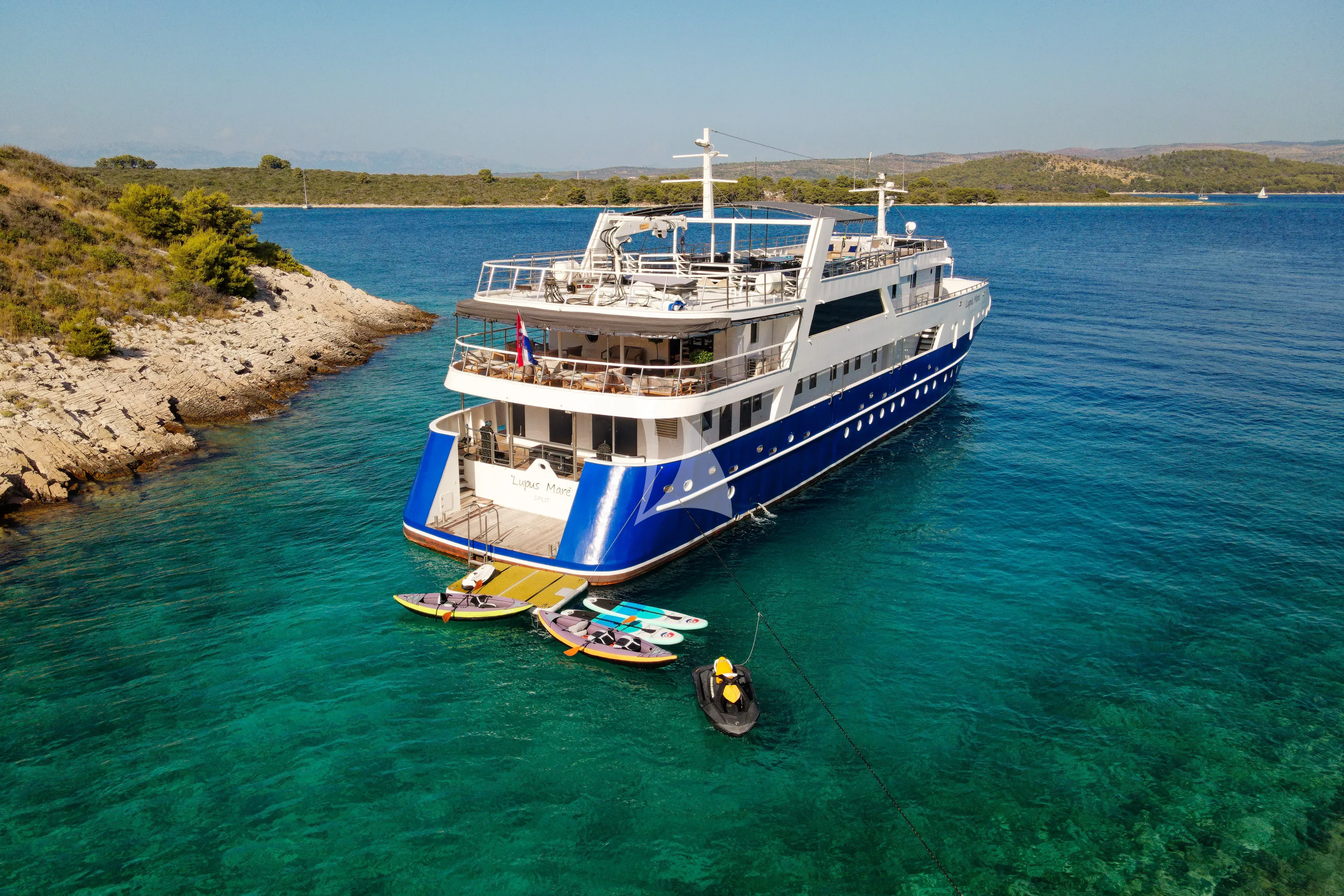 Lupus Mare - exterior 3