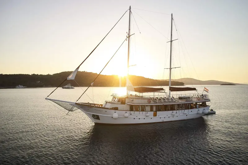 Cataleya yacht photo