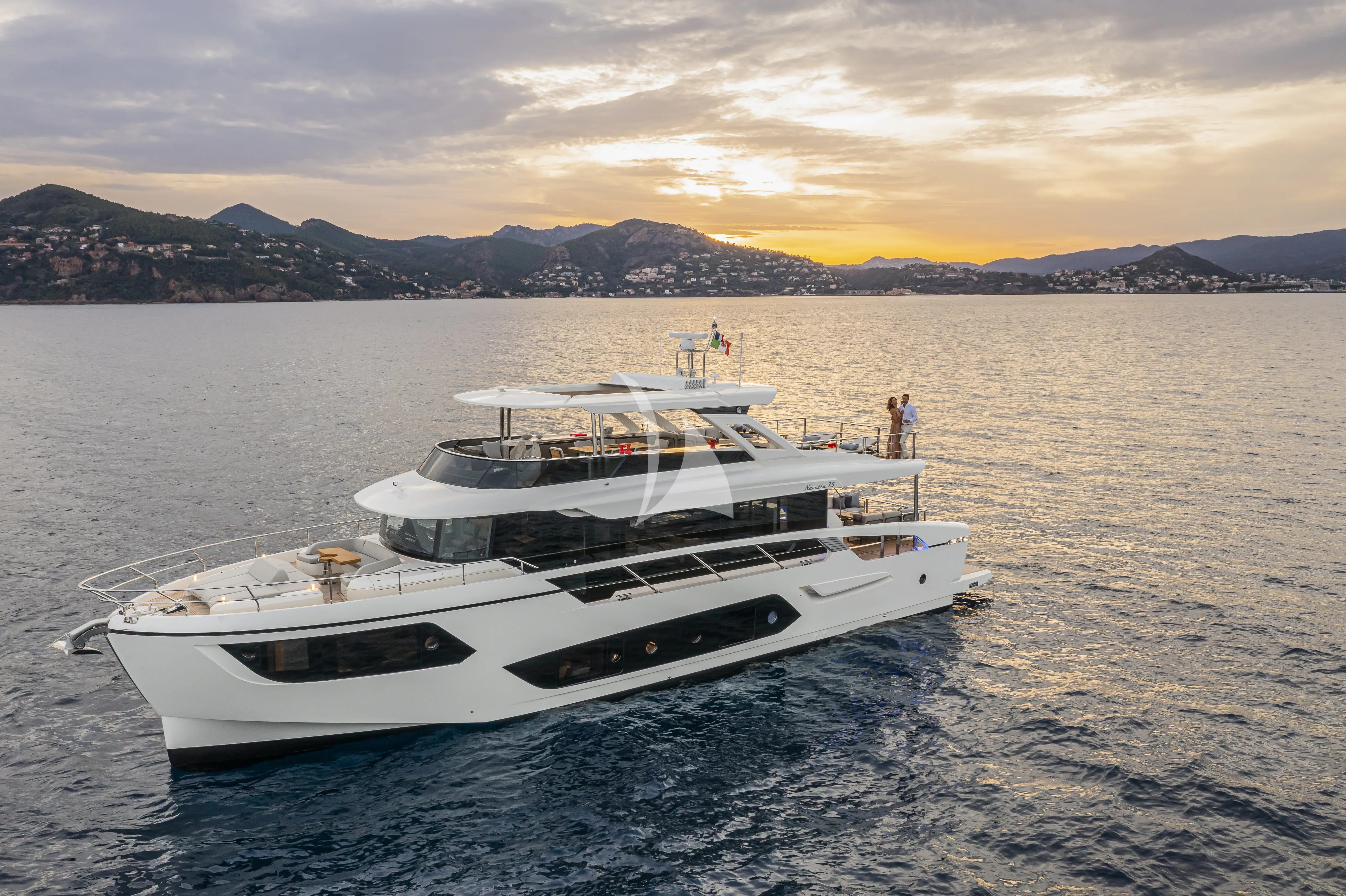 AZUR yacht photo