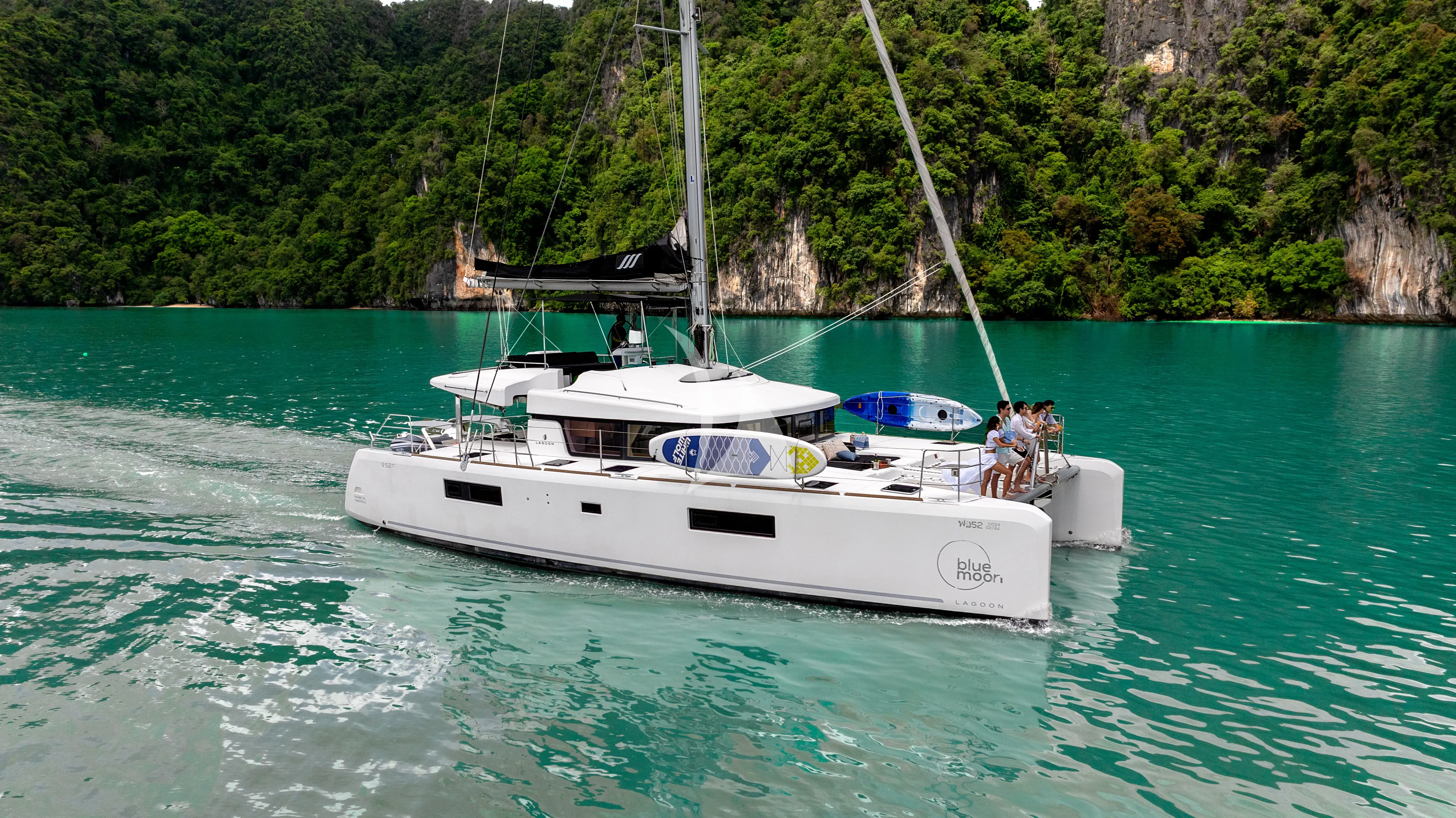 BLUE MOON yacht photo