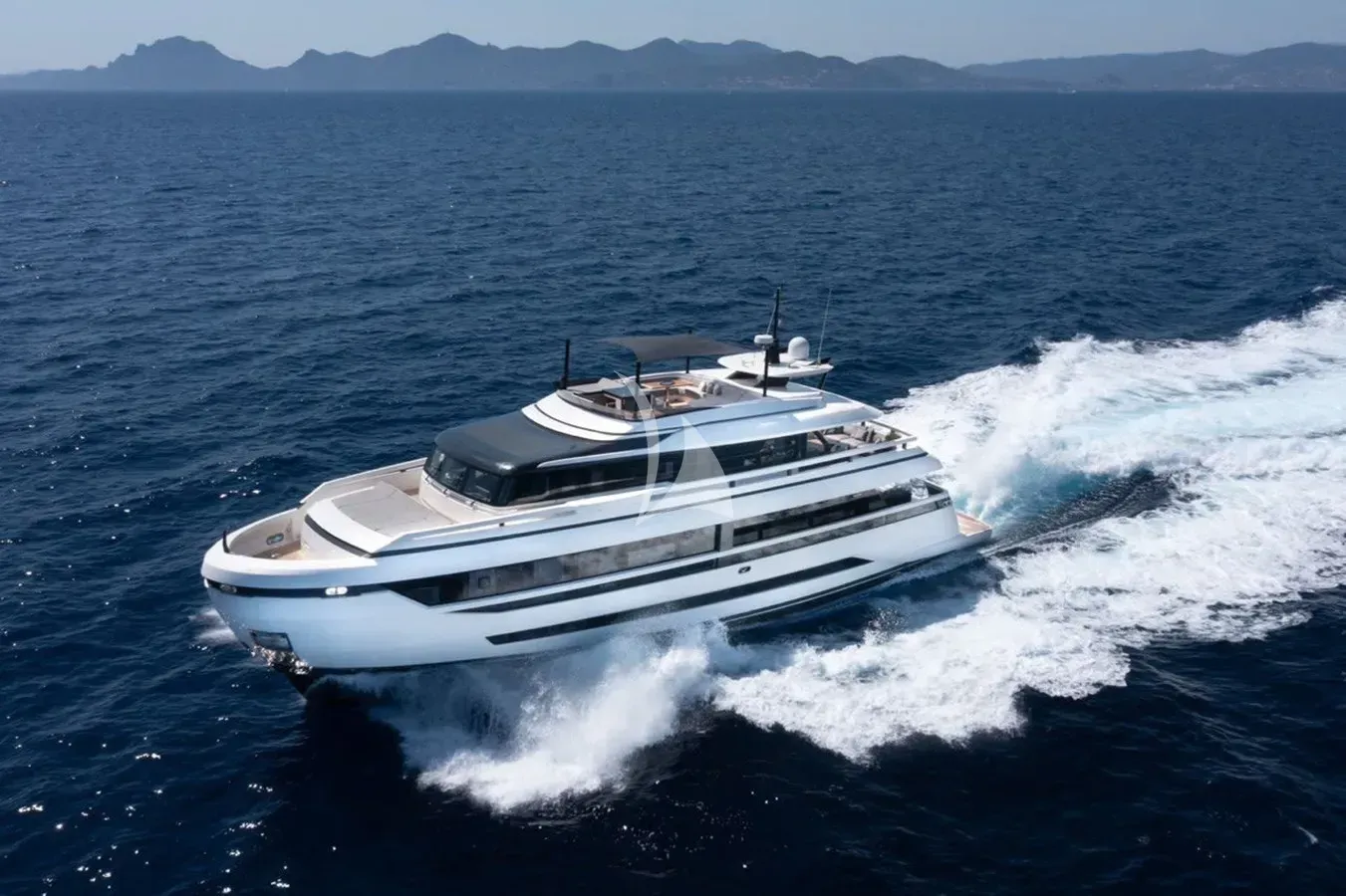 UILIA yacht photo