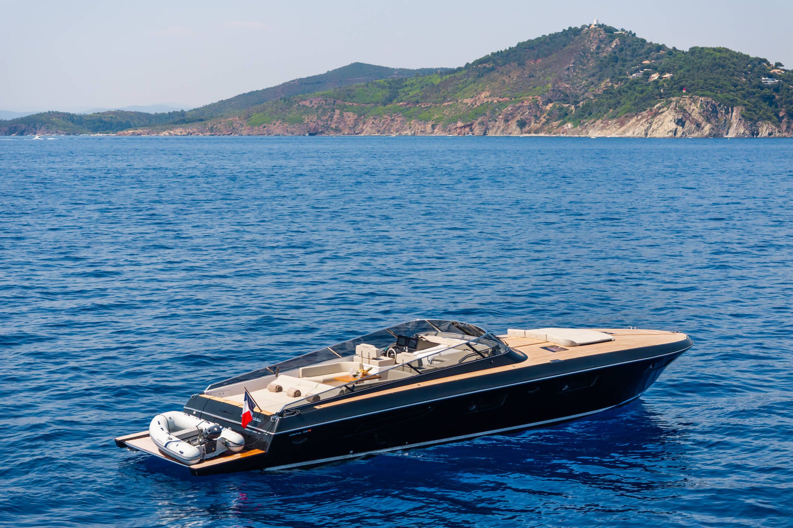 Amaterasu yacht at sea