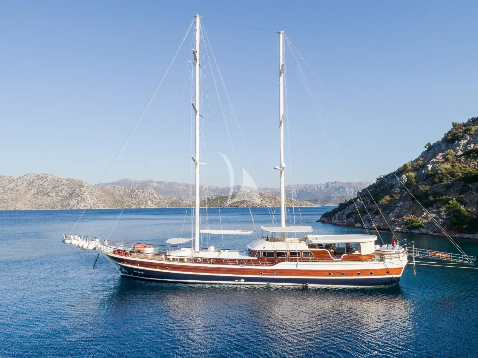 HALCON DEL MAR luxury yacht