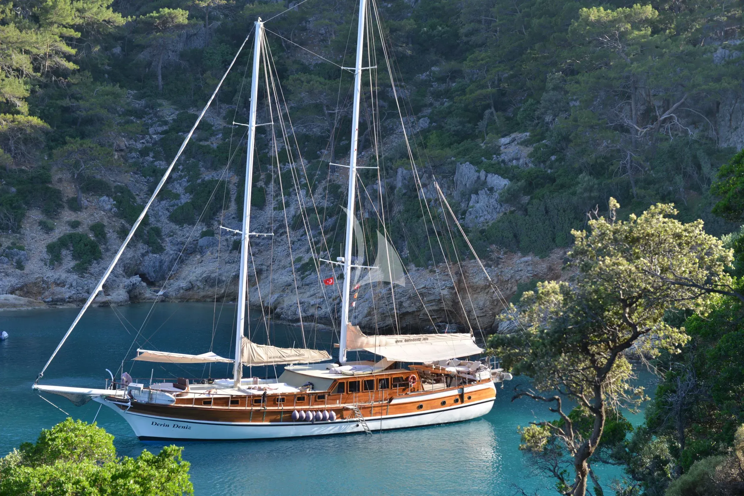 DERIN DENIZ luxury yacht