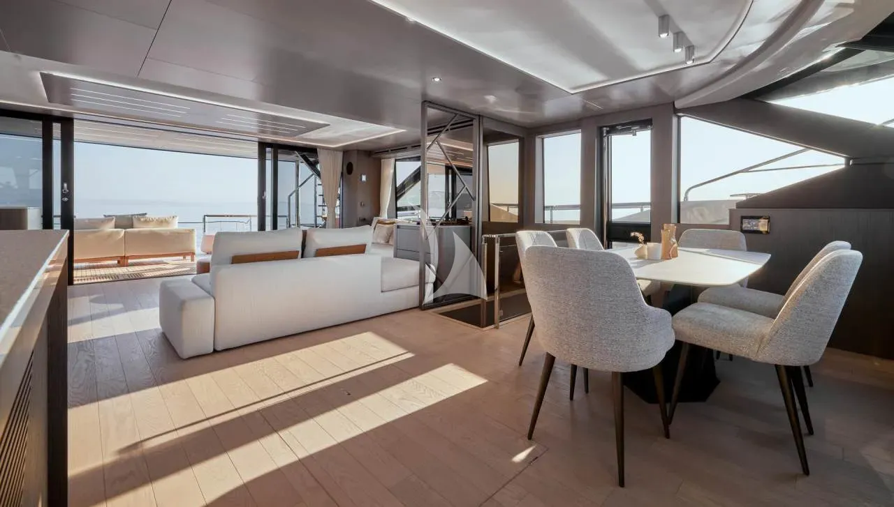 M8 EVO yacht photo