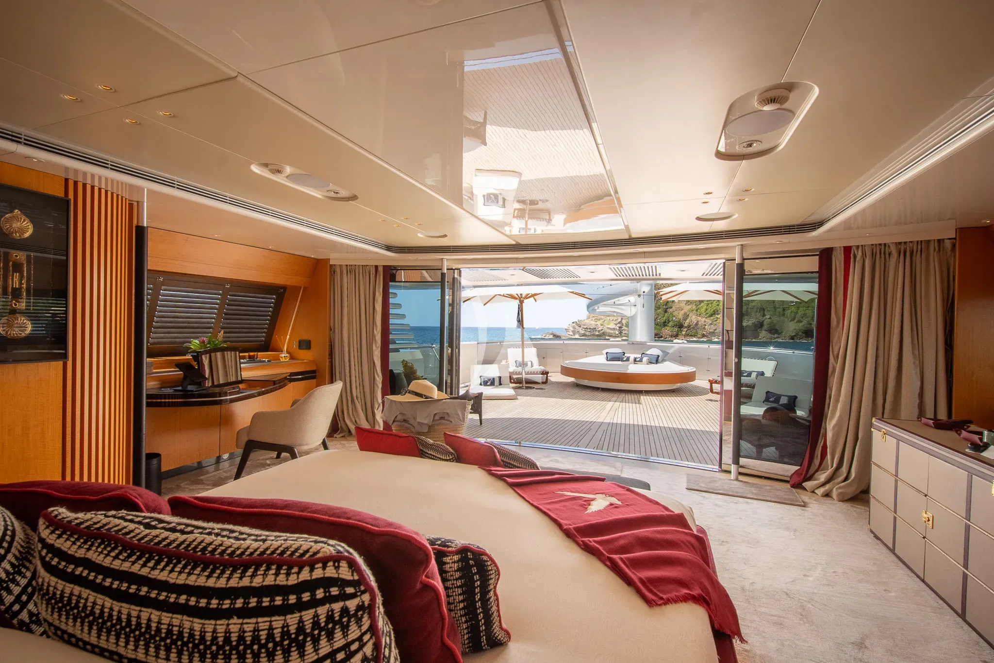 MALTESE FALCON - interior 4