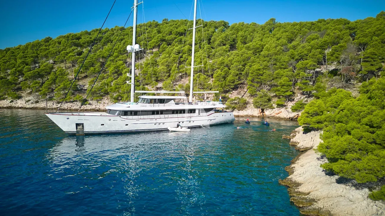 OMNIA yacht photo