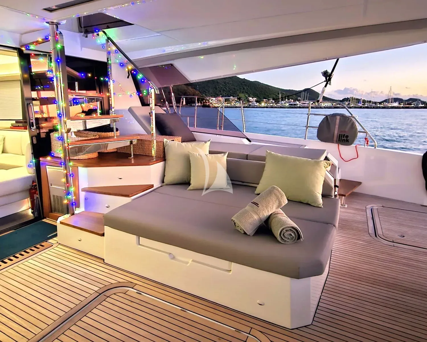 LOOMA luxury yacht