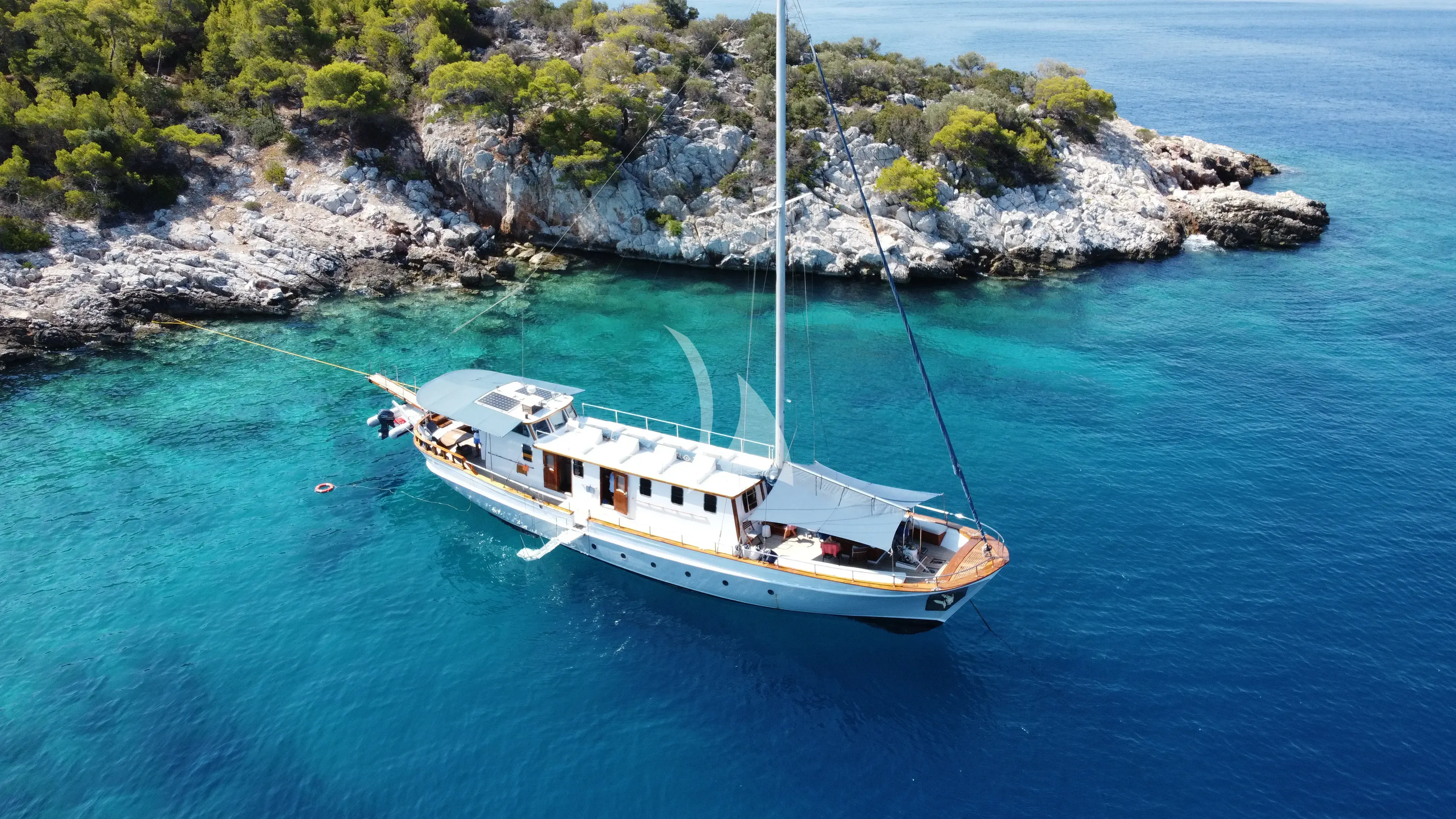 COSMOS yacht photo