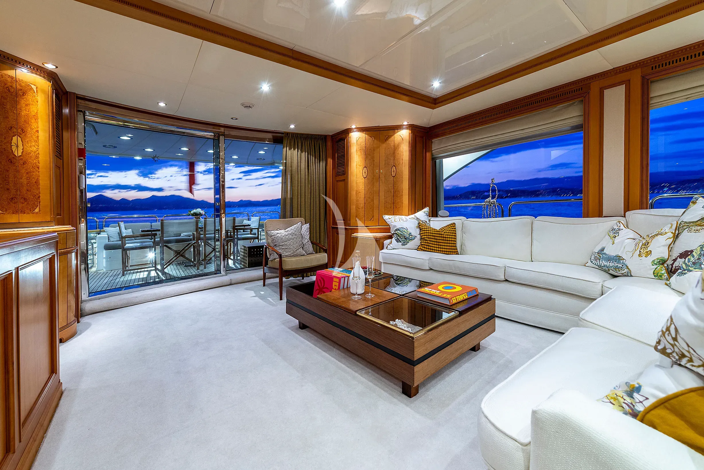 NEW STAR - interior 4