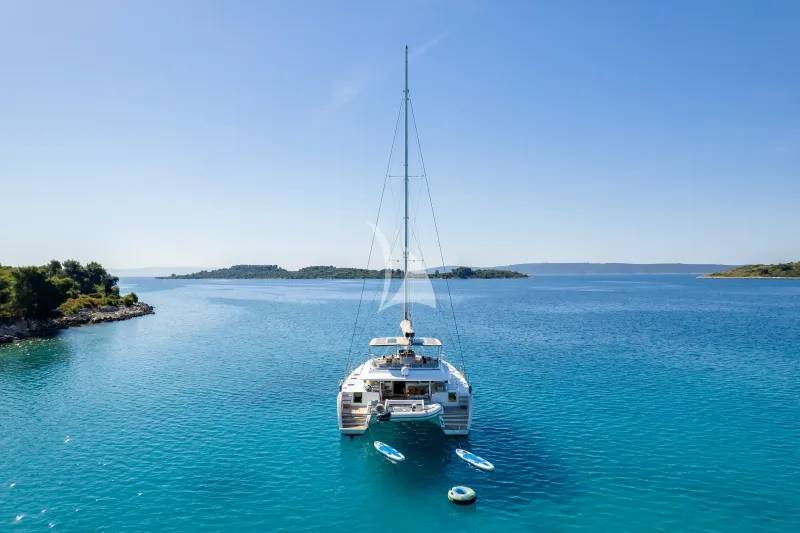Cool Change yacht photo