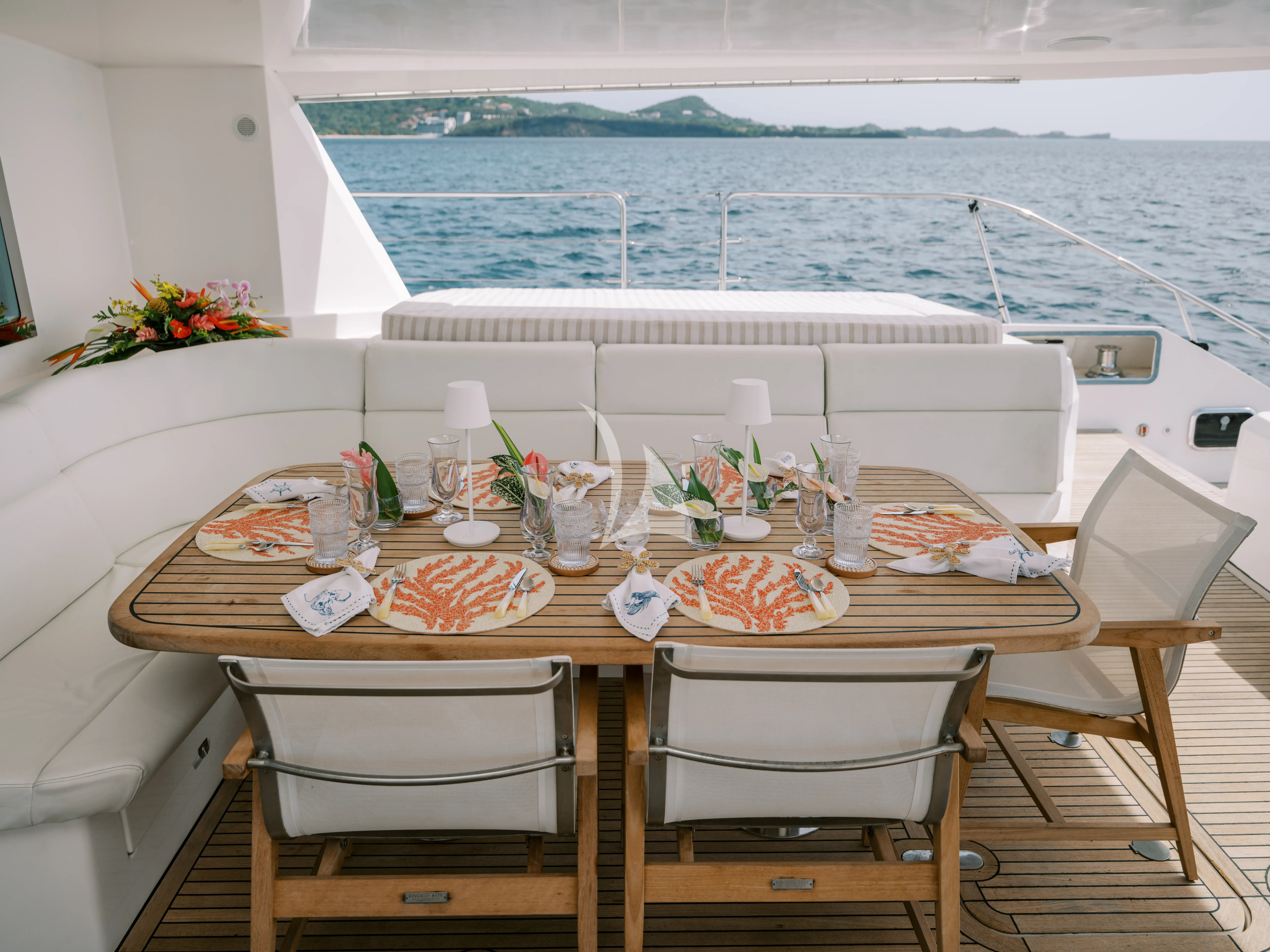Avanti yacht photo