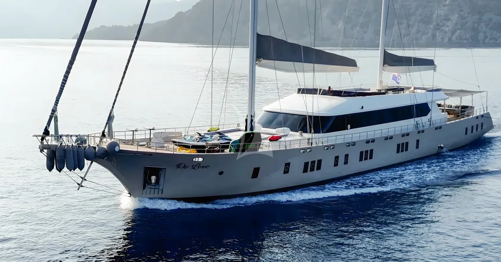 De Love luxury yacht
