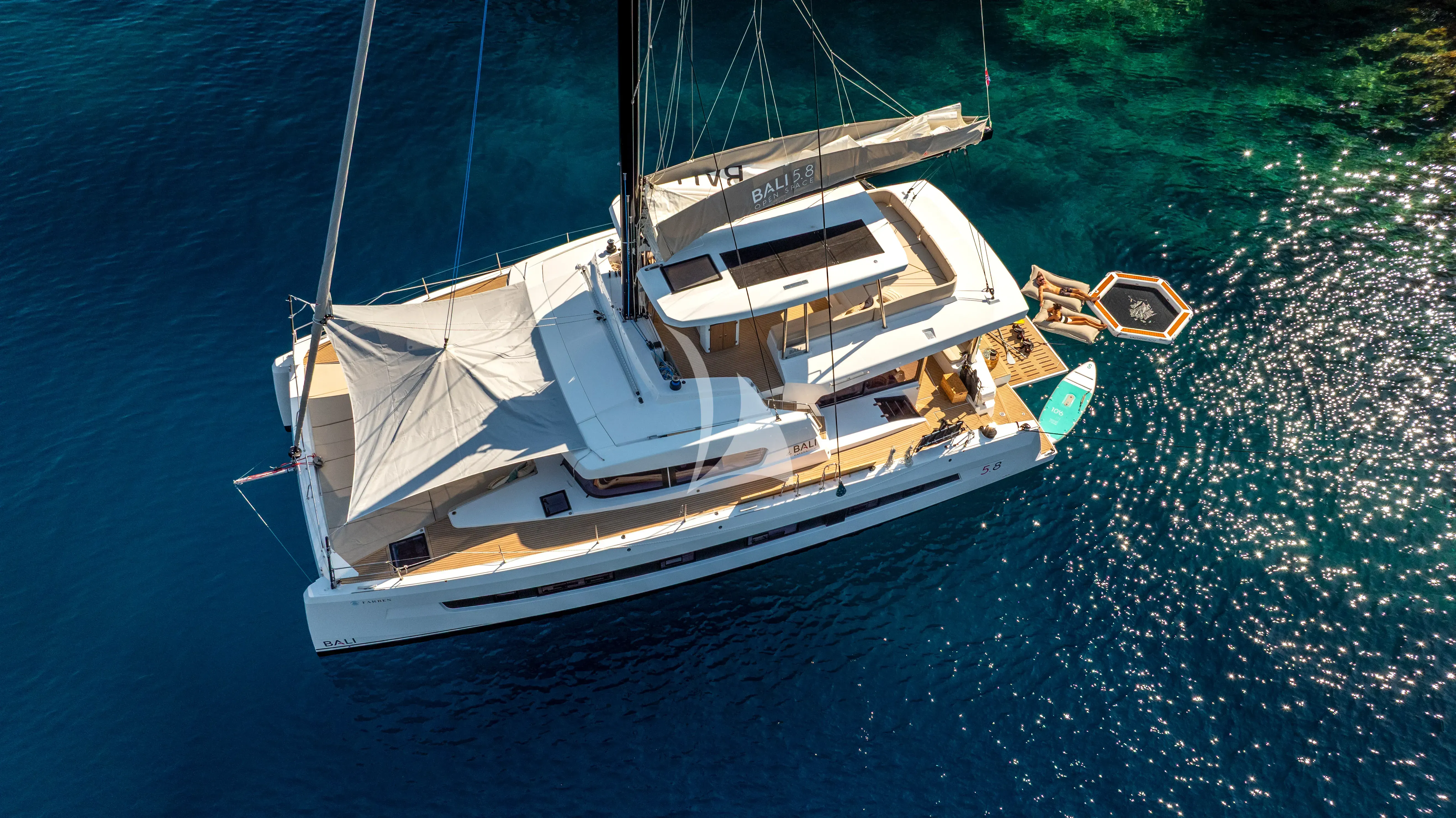 Farben luxury yacht